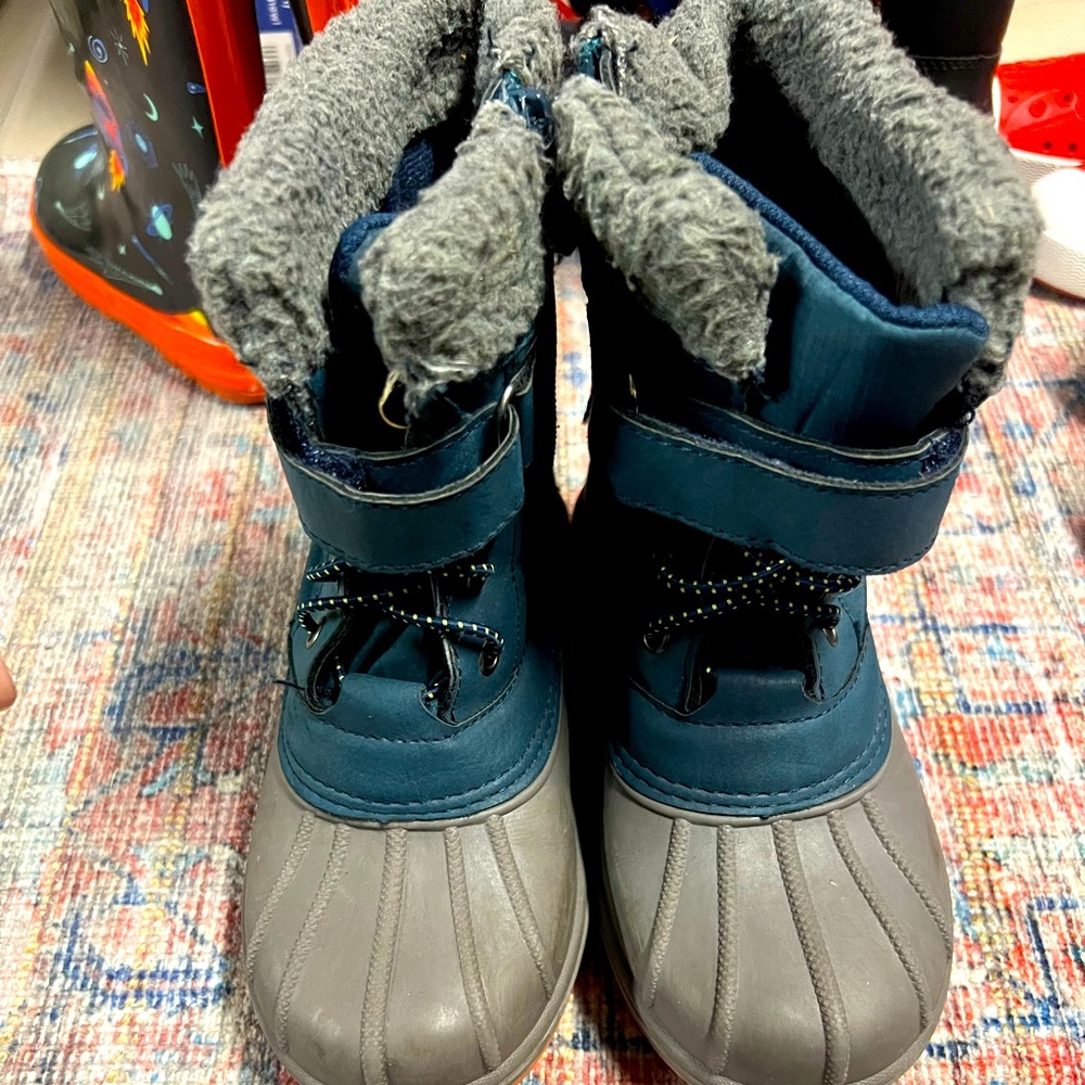 Boys winter boots, size 12